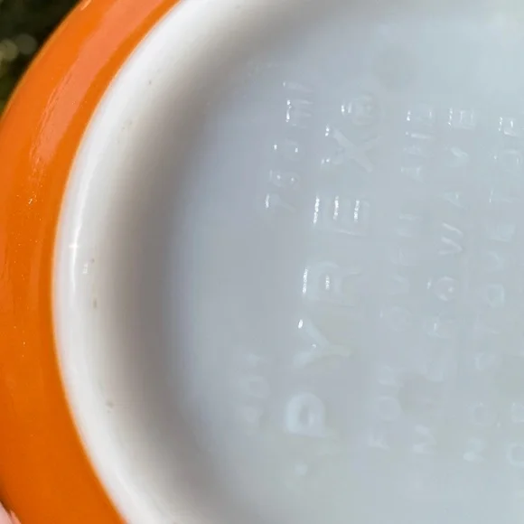 Vintage but NEW Pyrex Mixing Bowl set of 4 - Picture 10 of 11